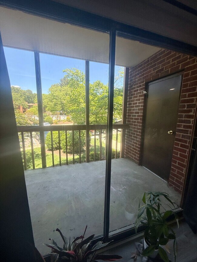Building Photo - Fully Furnished Condo with community pool