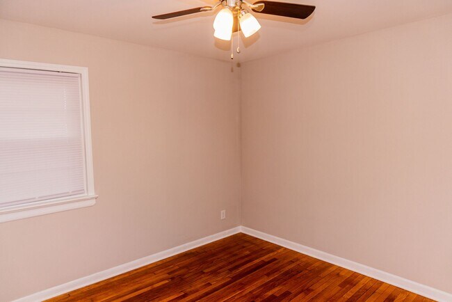 Building Photo - ONE MONTH FREE-Sign by 2/28/2026: Walk to Carytown & the Fan