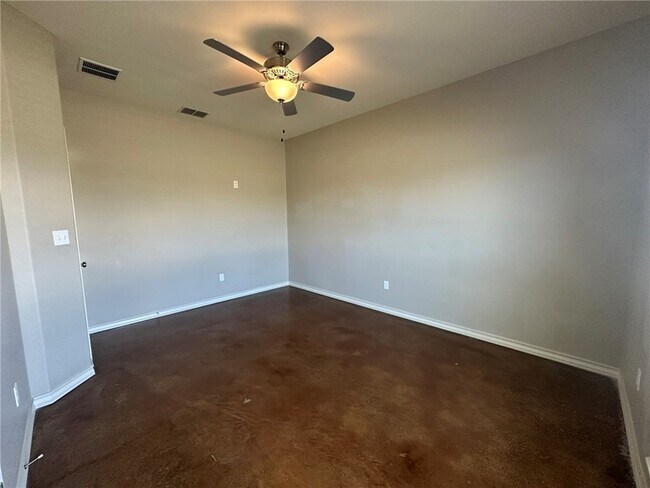 Building Photo - 106 Chiman Cir