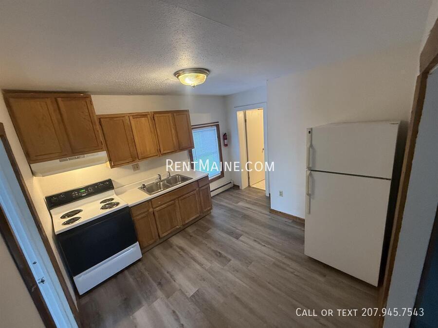 Building Photo - 104 Main St