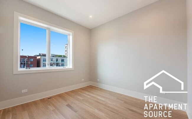 Building Photo - 4133 N Kenmore Ave