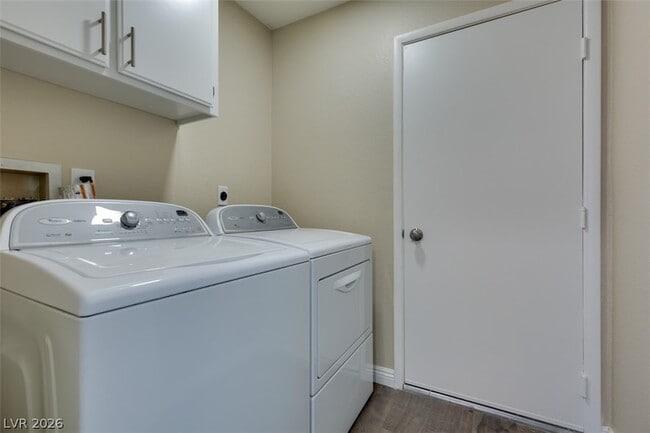 Building Photo - 4658 Belshire Dr