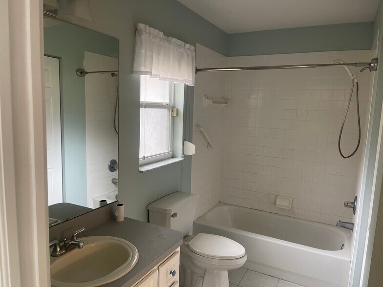 Building Photo - 10188 SW 188th Cir