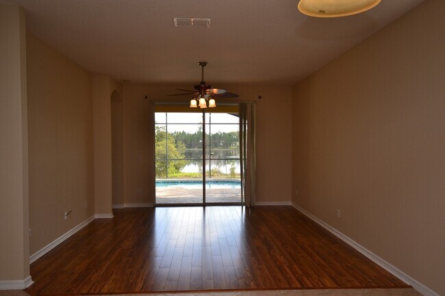 Building Photo - 4 BR Lakefront & Pool Home