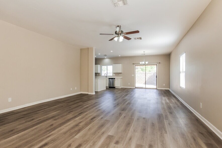 Building Photo - 1607 S 79th Ln