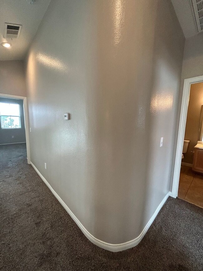 Building Photo - A Beautiful Town Home around the Spring Va...