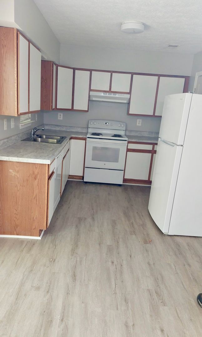 Building Photo - 3 Bedroom End Unit Townhouse