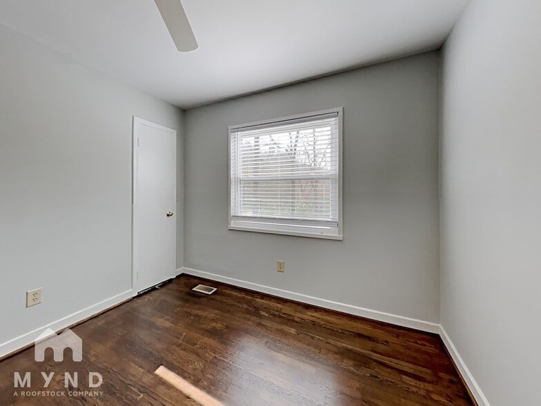 Building Photo - 8757 Sunset Dr