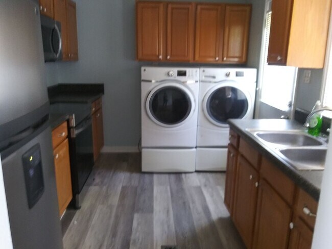 Building Photo - Look No Further!