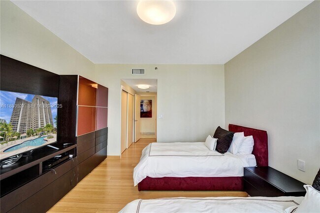 Building Photo - 20281 E Country Club Dr