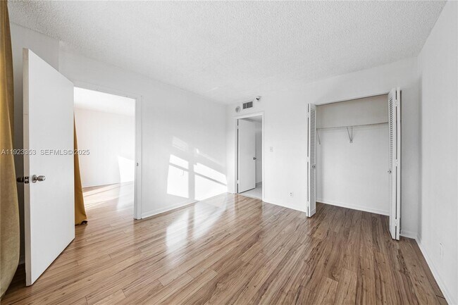 Building Photo - 290 174th St St