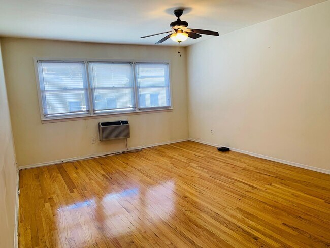 Building Photo - 34 E 32nd St