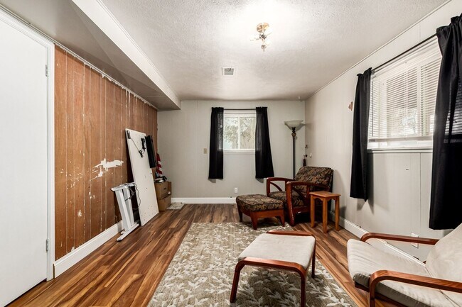 Building Photo - 11487 Larson Ln