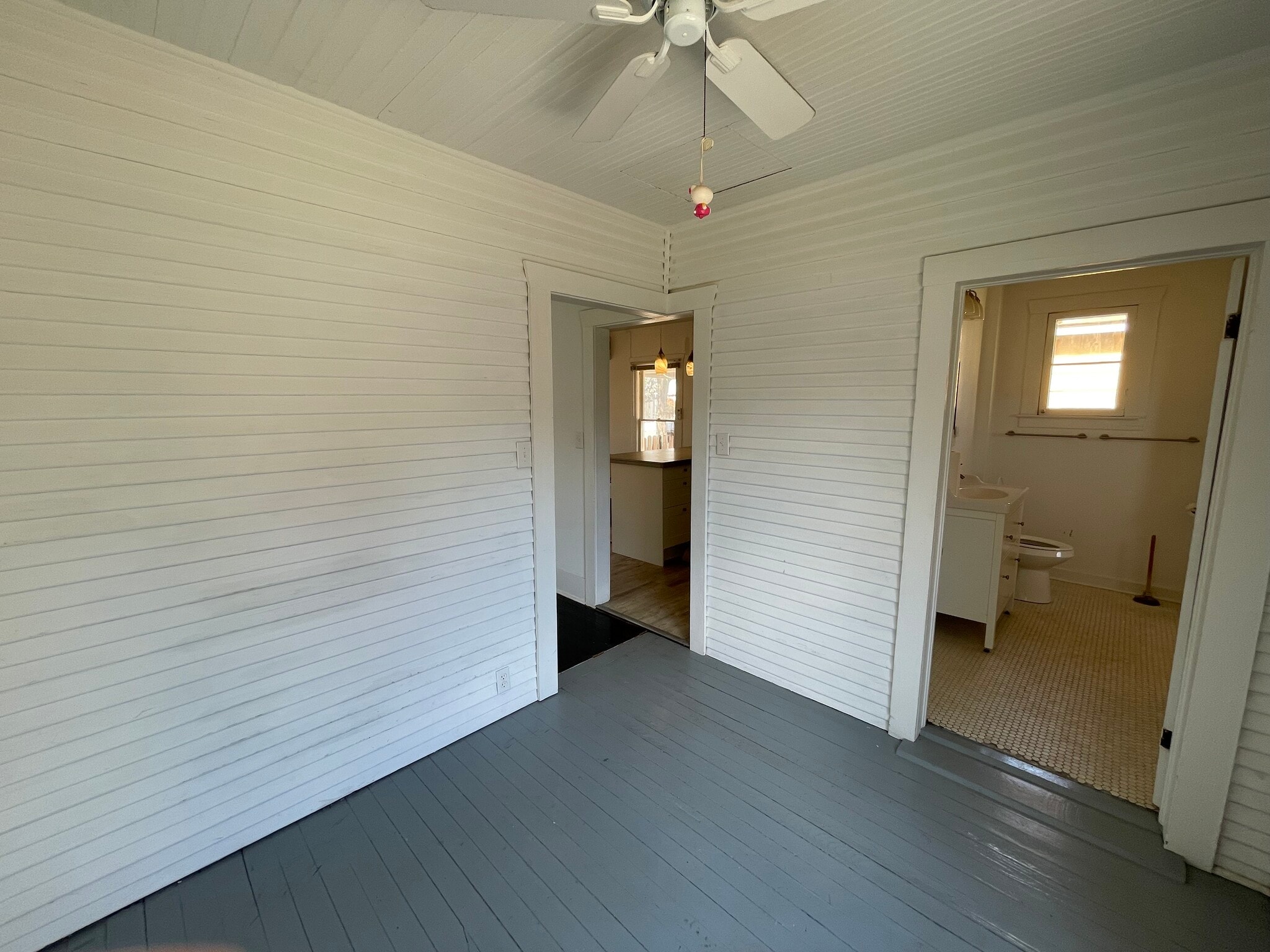 Building Photo - 1820 N Comal