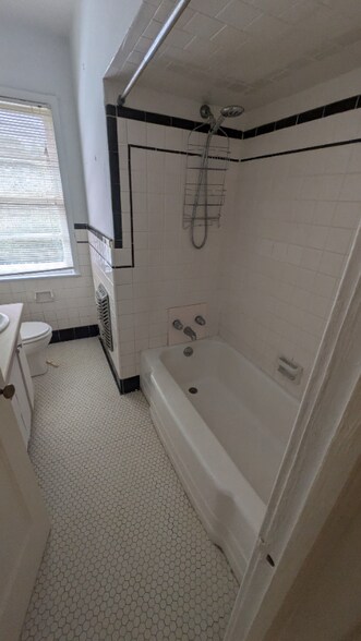 Building Photo - 2225 Wisteria St