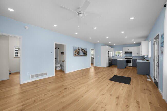 Building Photo - 317 S Walnut St