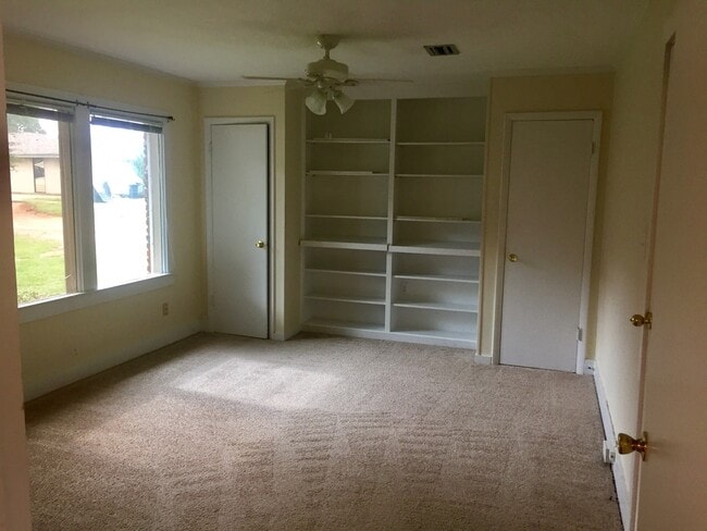 Building Photo - Affordable 2 BR home