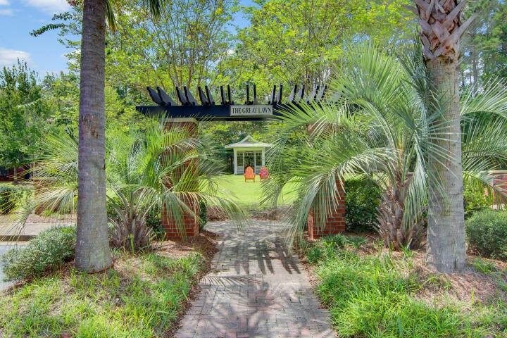 Building Photo - 2021 Basildon Rd