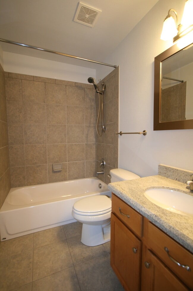 Building Photo - Great 2 bedroom condo in Old Colorado City!