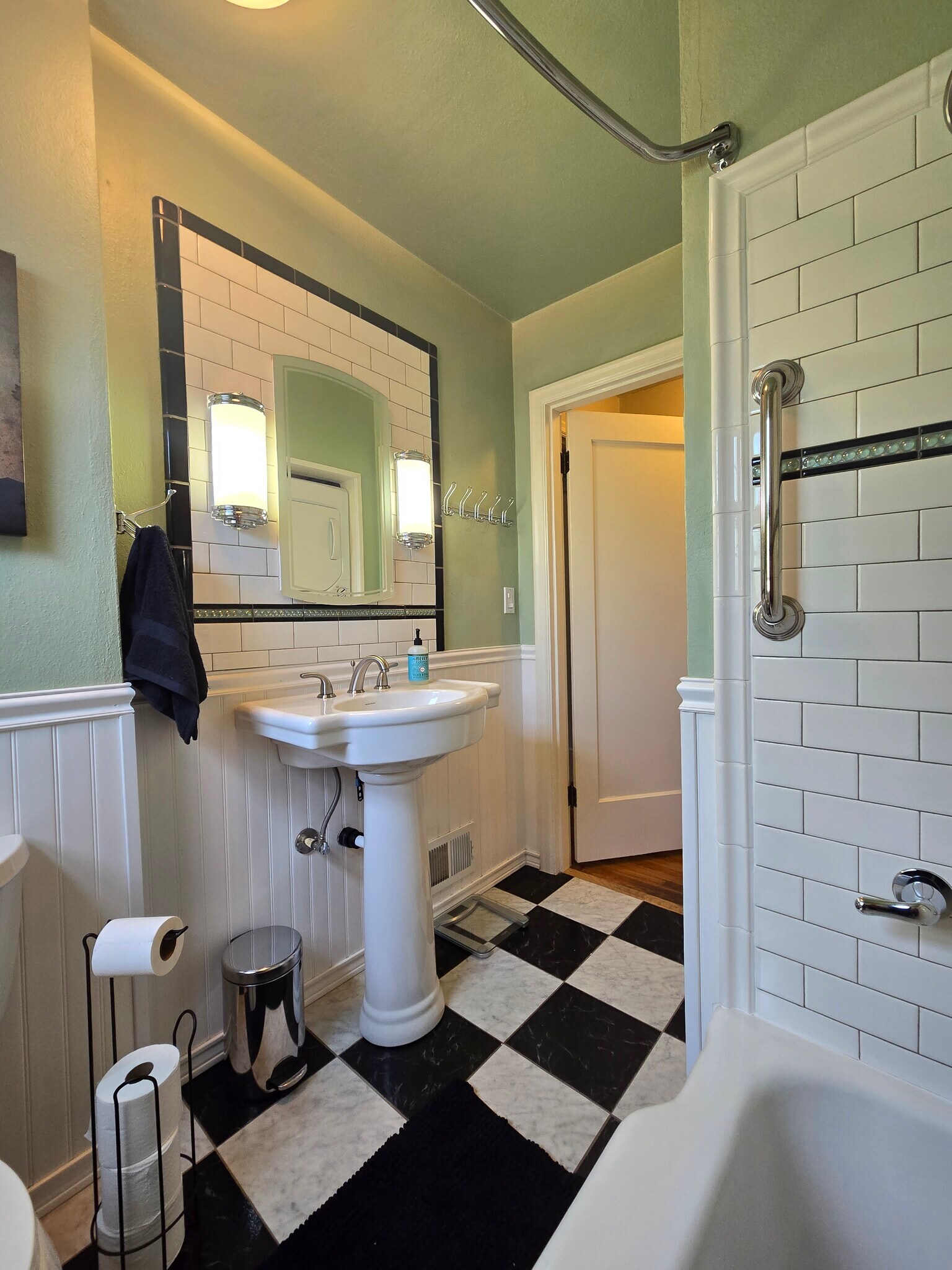 Building Photo - 1065 13th St NE