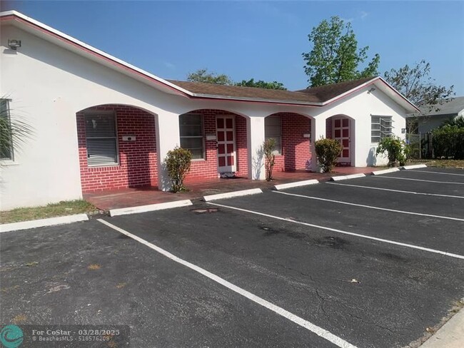 Primary Photo - 1010 SW 76th Ave