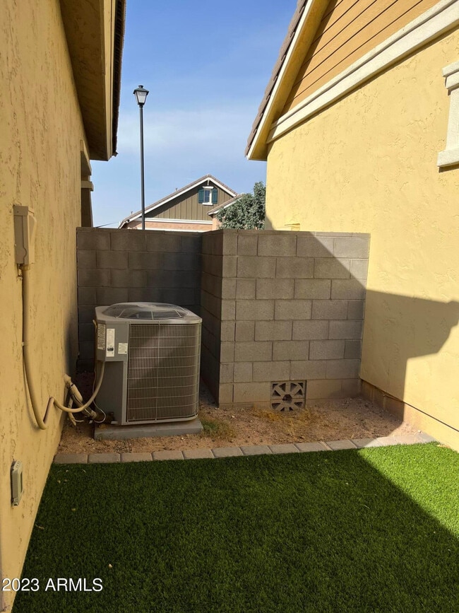 Building Photo - 4225 E Ronald St