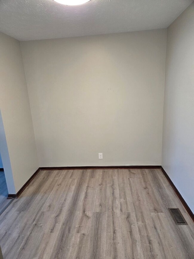 Building Photo - 4/2/1 Newly remodeled with fenced in backyard!!!