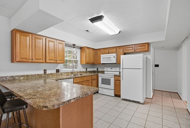 Building Photo - 40 Westview Dr