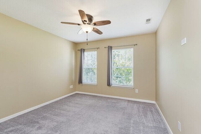 Building Photo - Stunning 4-Bed, 3.5-Bath Home in Sought-Af...