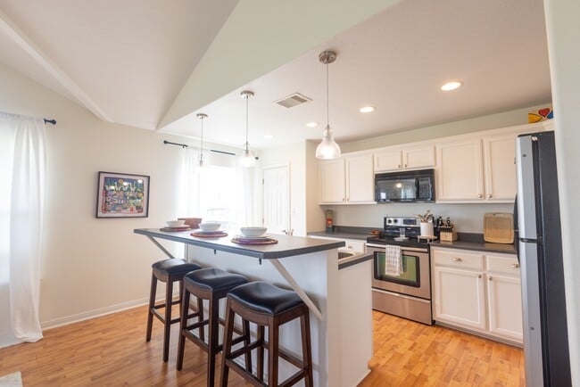 Building Photo - 4106 Temprano Dr