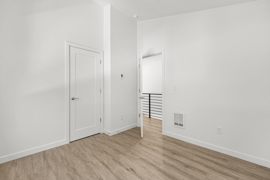 Building Photo - 2544 NE 143rd St