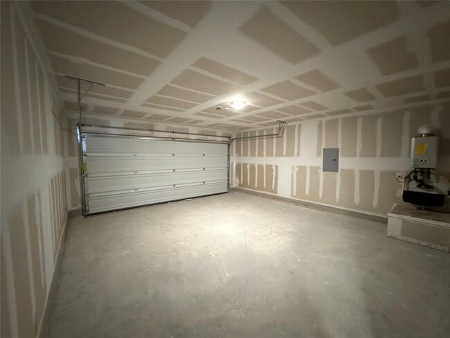 Building Photo - 410 Drizzle Dr