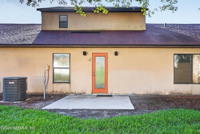 Building Photo - 353 Redwood Ln