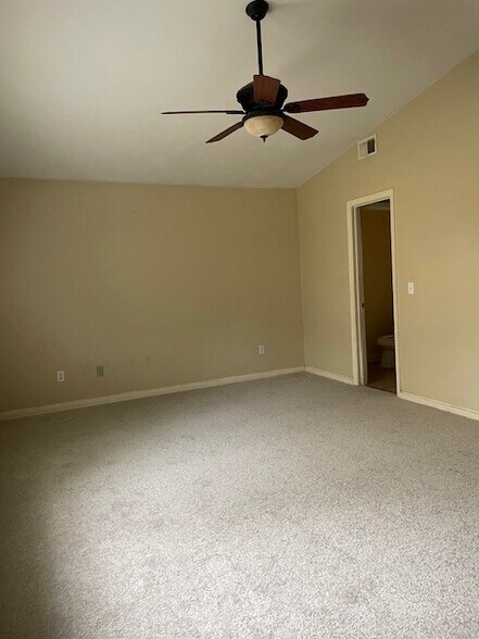 Building Photo - 1319 Blakemore Ct E