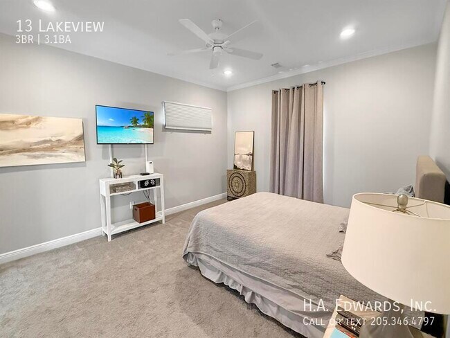 Building Photo - 13 Lakeview-