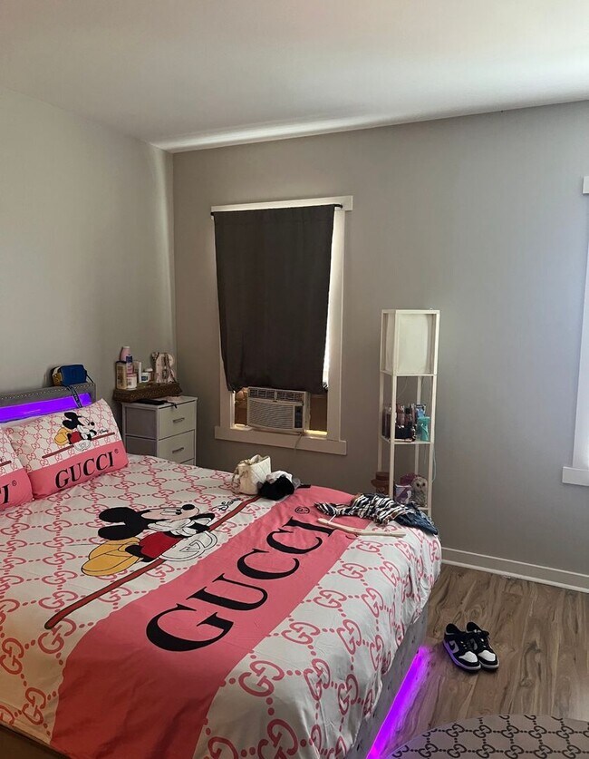 Building Photo - 1917 W Madison St