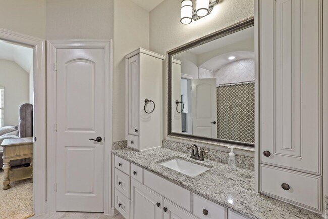 Building Photo - 5730 Balcones Ridge Ln