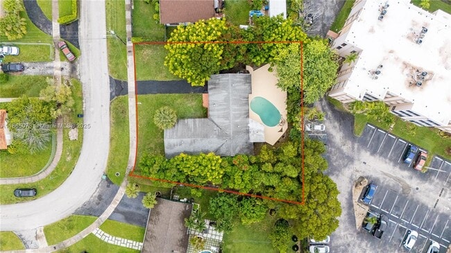 Building Photo - 15831 Palmetto Club Dr