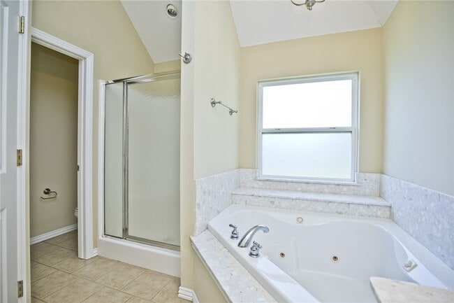 Building Photo - 1250 Torbay Trce