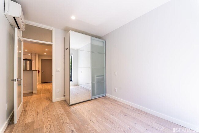 Building Photo - 325 Clipper St