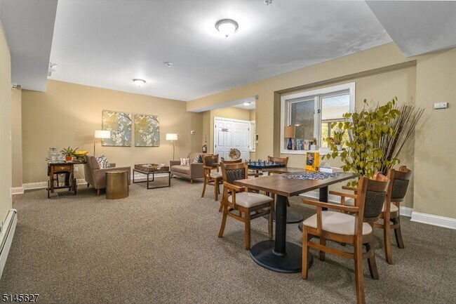 Building Photo - 36 Rocktown Hill Rd