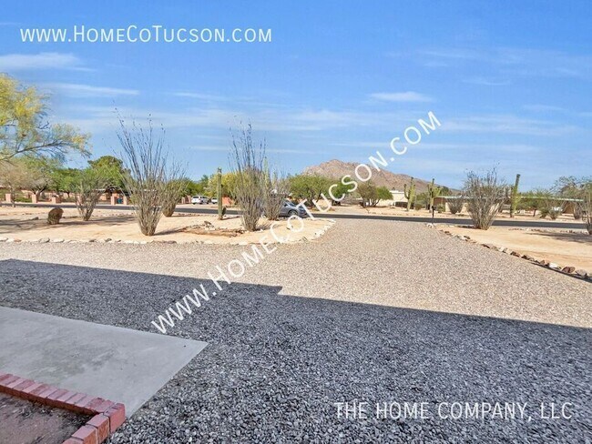 Building Photo - 8905 N Hickory Dr