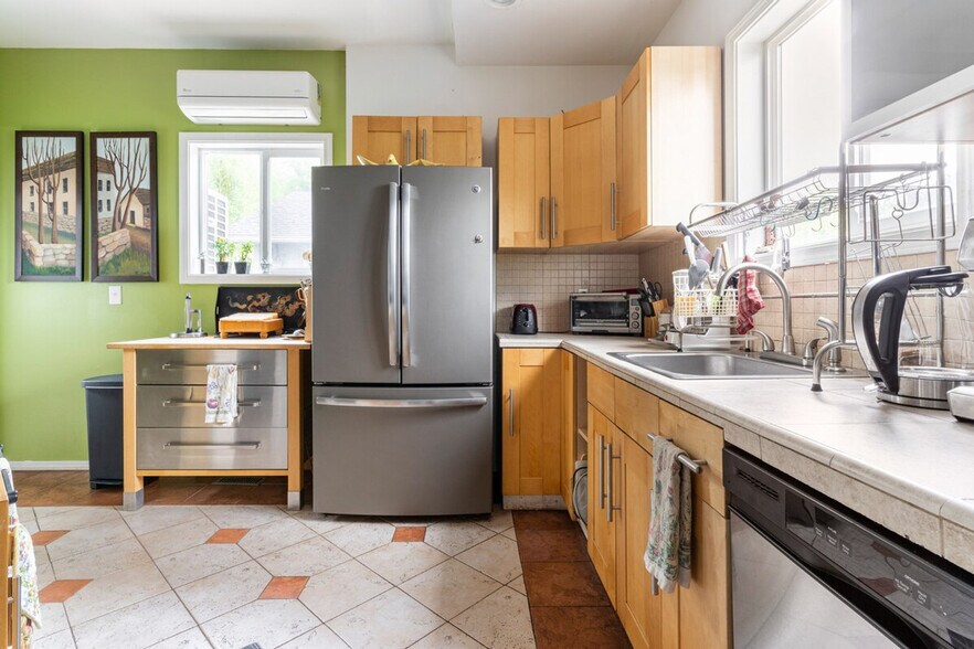 Building Photo - 938 21st Ave