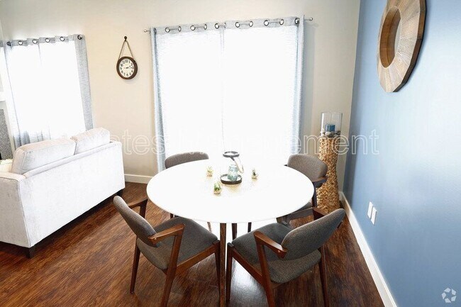 Building Photo - 115 Valor Dr