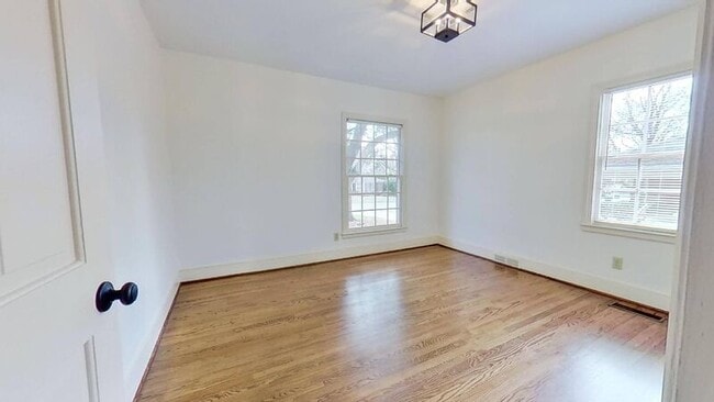 Building Photo - 1310 Ferncliff Rd