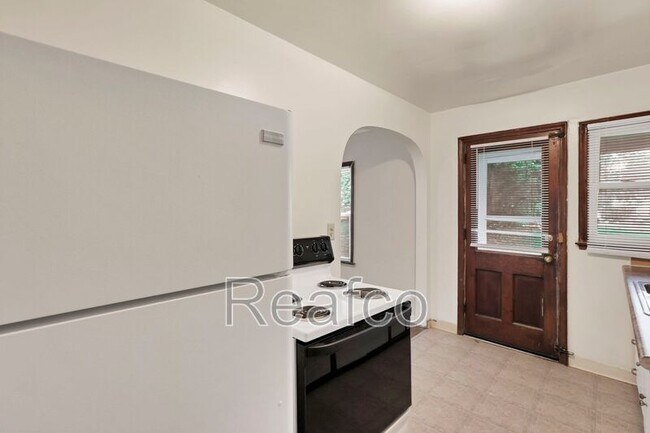Building Photo - 53 S Burgess Ave