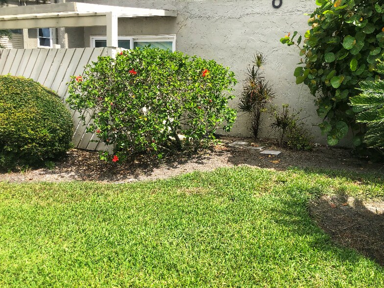 Building Photo - 649 Windrush Bay Dr