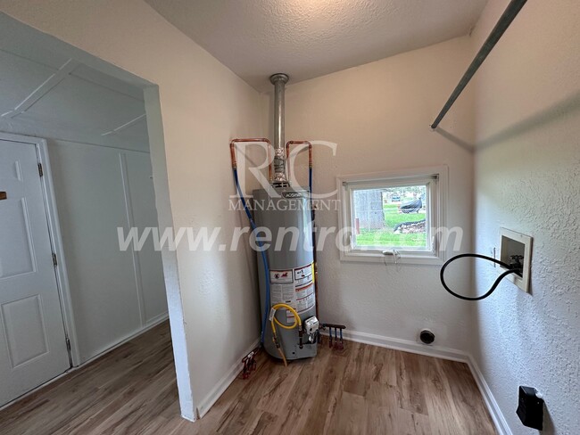 Building Photo - 702 Sandusky-