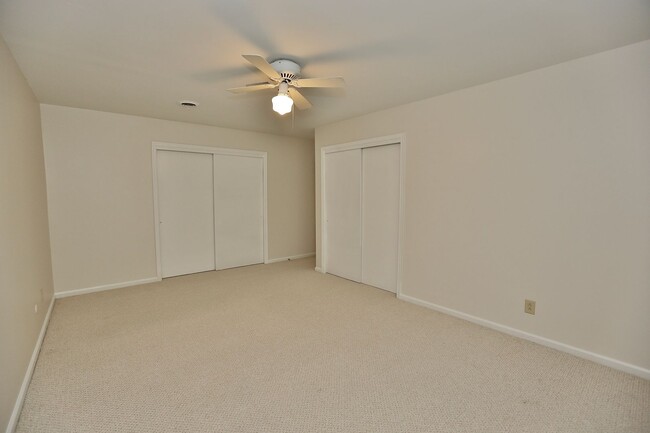 Building Photo - Waterfront Ranch Home - Excellent School Z...