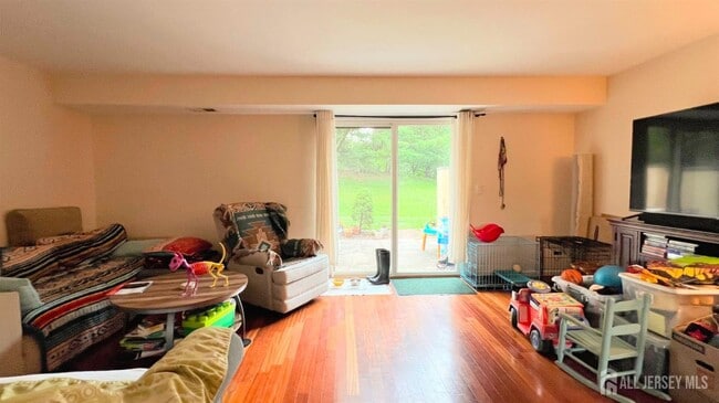 Building Photo - 4420 Sayre Dr
